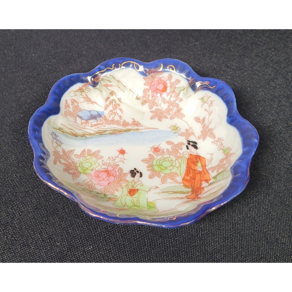 Vintage Japanese Geisha Girl Porcelain Bowl Scalloped Cobalt Blue Gold Gilt 5"